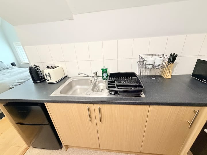 Premium Studio | Private Parking | Epsom - Surbiton