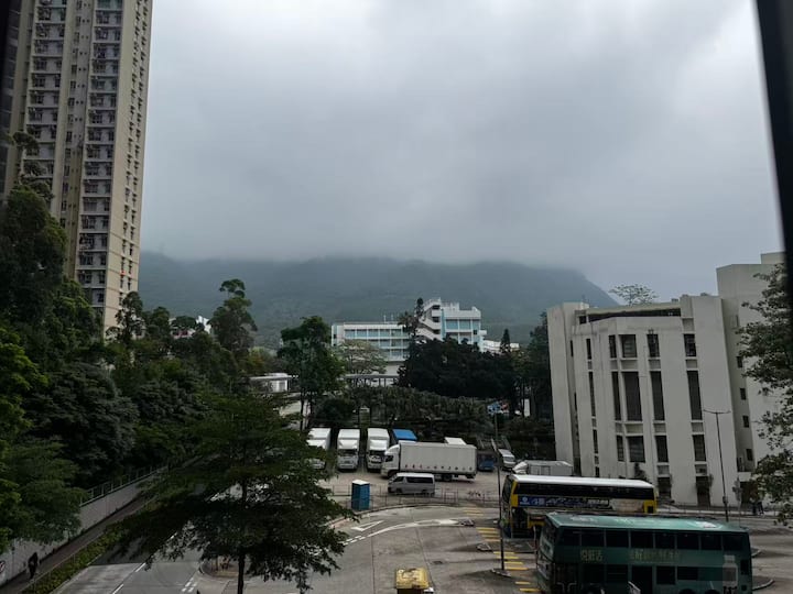 靠近鑽石山地鐵站和黃大仙地鐵站，步行地鐵站15-20分鐘，也可乘坐穿梭小巴往來地鐵站。充滿陽光的小宅 - Sai Kung