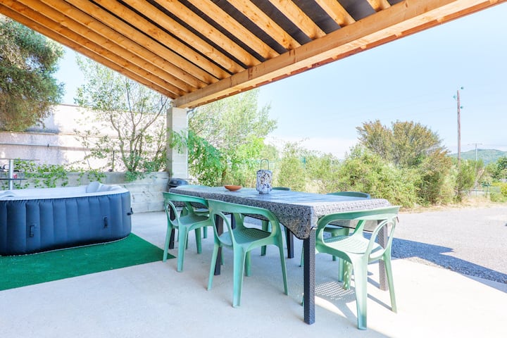 Le Gecko Avec Jacuzzi - Aubenas