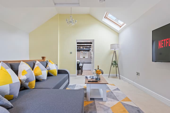 Rustic 2-bed Bath Home | Sleeps 6 - Bath