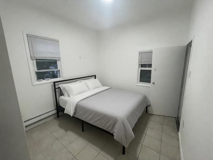 Roof Bed Floor And Door. Small Apartment. - Elizabeth, NJ