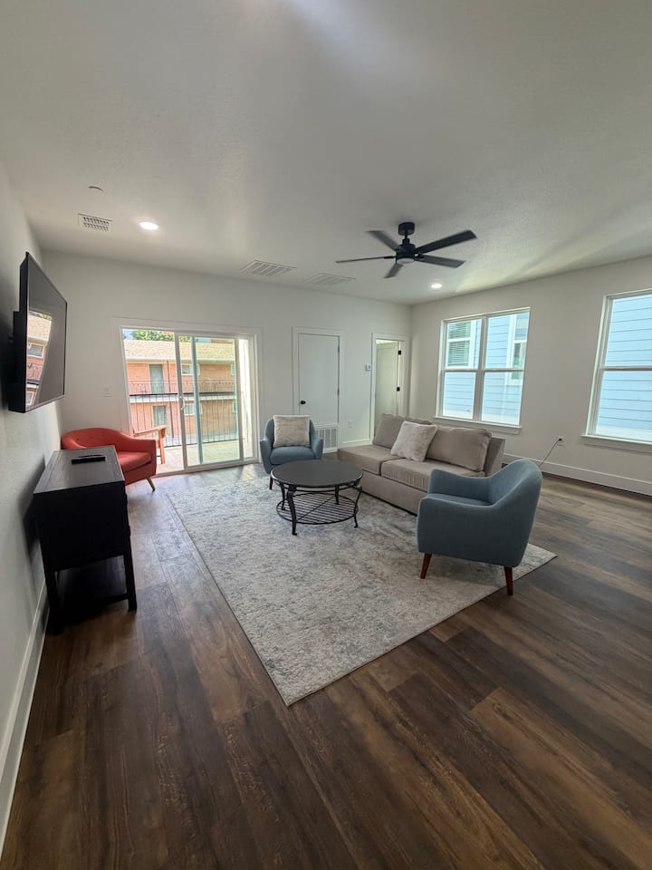 Brand New 3 Bed / 3 1/2 Bath In Heart Of Denton - Denton, TX