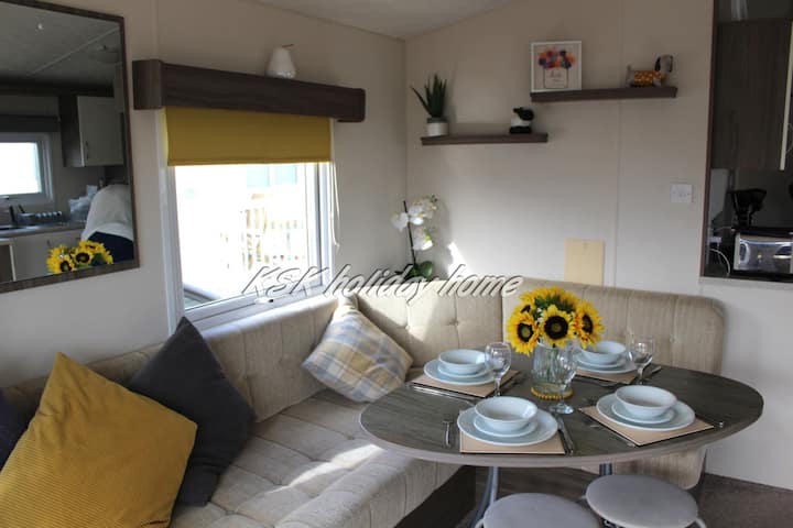 Beautiful 6-8 Birth Family Caravan In S Wales. - ポーチコール