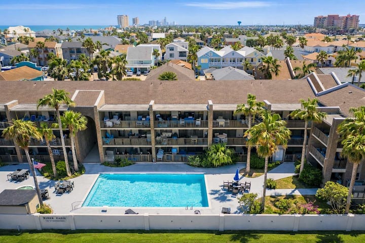 2br Half Block To Beach, Pool Hot Tub Patio Spi - South Padre Island