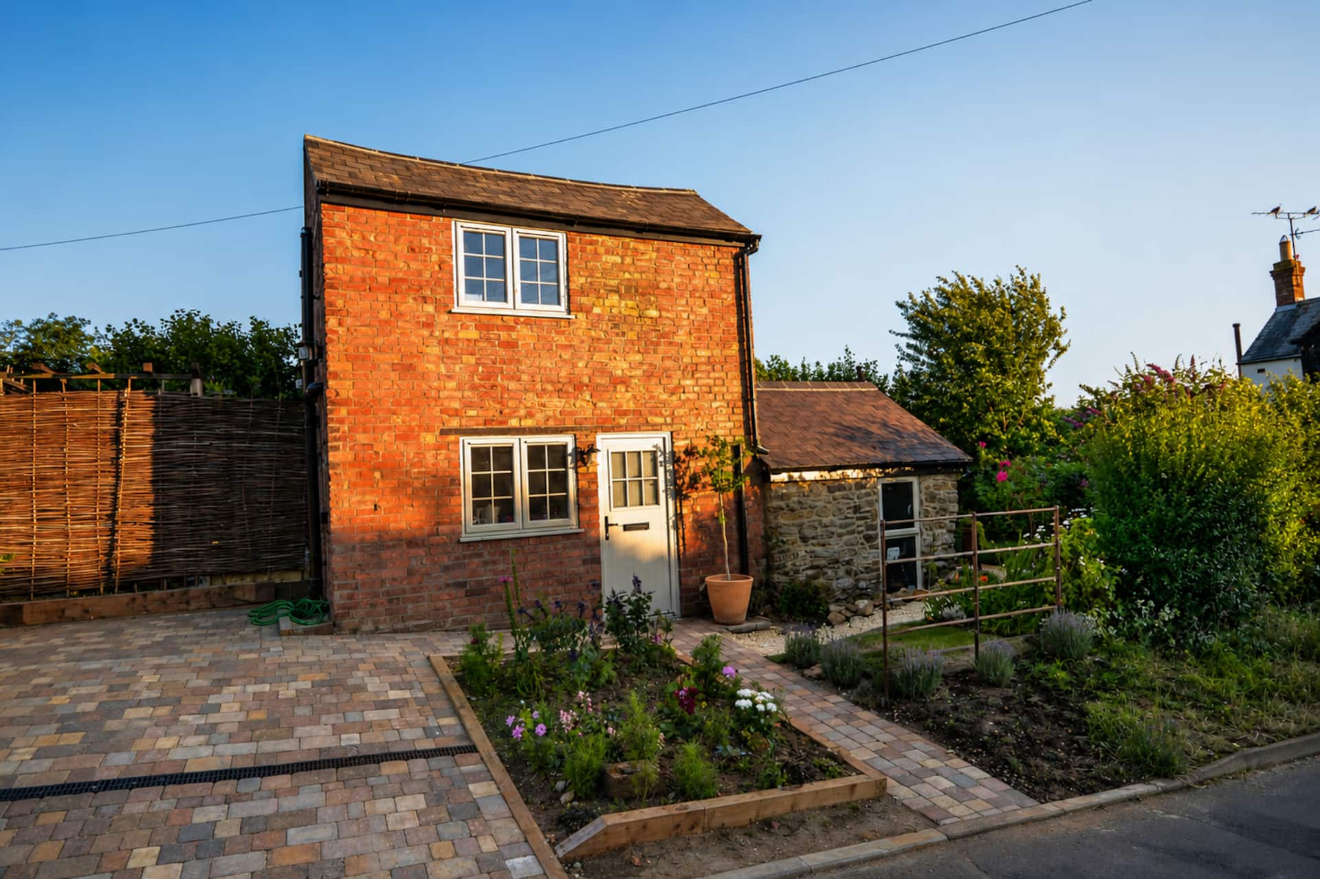 Cosy Cottage with Outdoor Bath in Northants