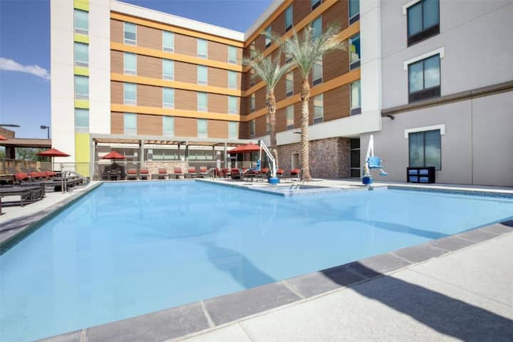 *Free Breakfast, Area Shuttle & Pool. Kitchen - Tempe, AZ