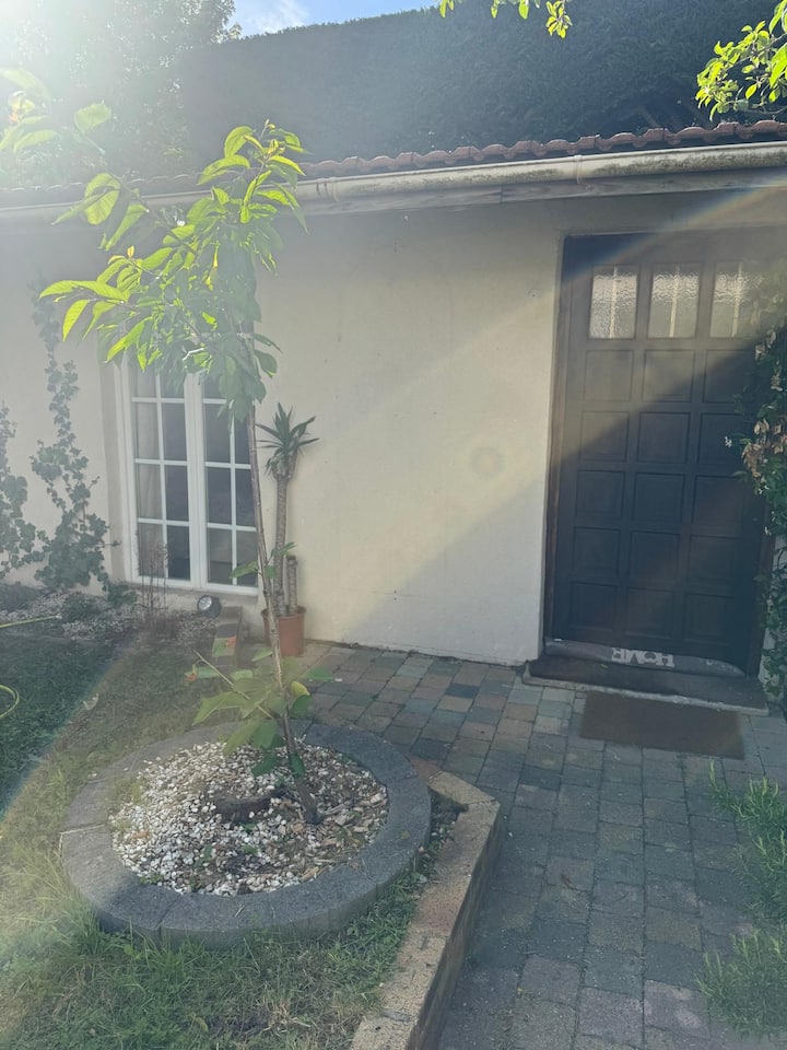 Studio Cosy Dans Jardin – Calme Proche Paris - Clamart