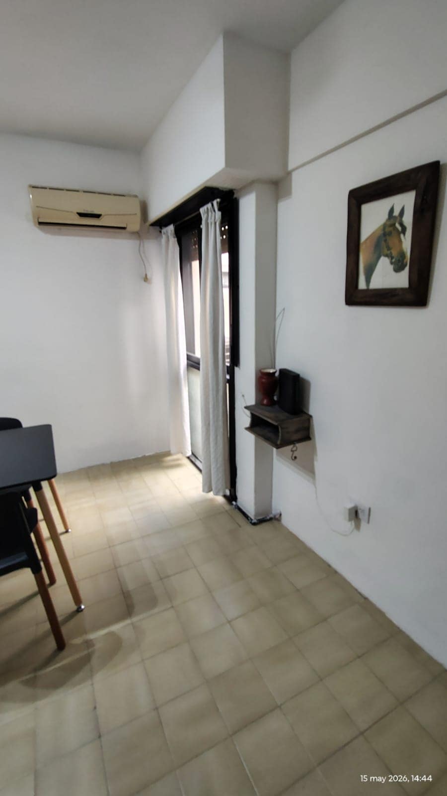 Estudio luminoso con cocina a gas