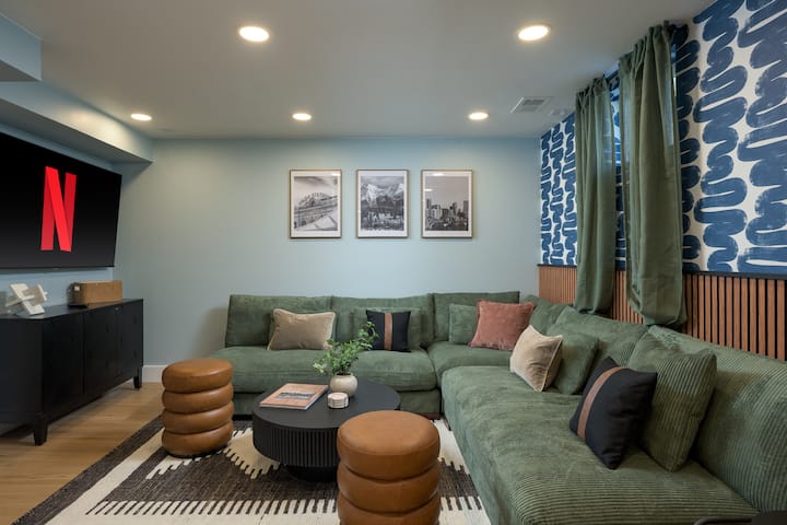 Social Haus, Theater, Sleeps 18, Sauna, Cold Plung - Thornton, CO
