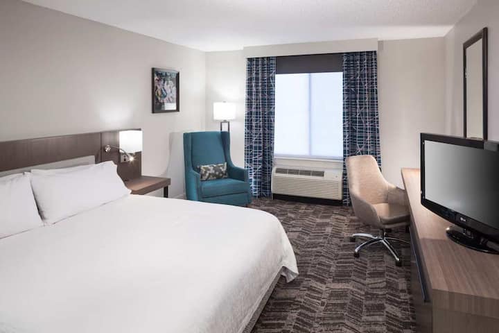 *Near Savannah Airport + Free Shuttle, Pool & Bar - サバンナ, GA