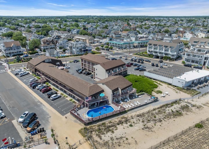 Beachfront Apartment With Balcony & Views - Manasquan, NJ