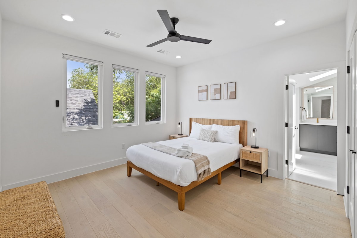 Luxury Home in Central Austin Near UT & Domain