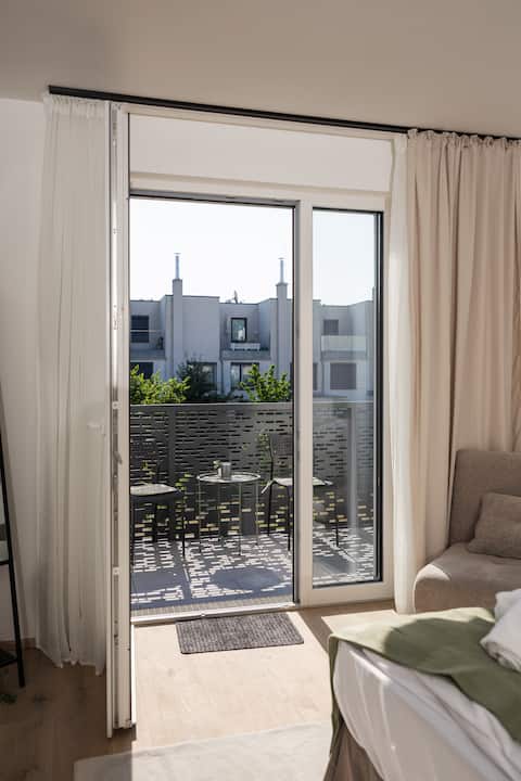 Beliebte Airbnb-Anzeige: TRIA Stays | Design Studio | Free Parking | T 2.06 in Donaustadt