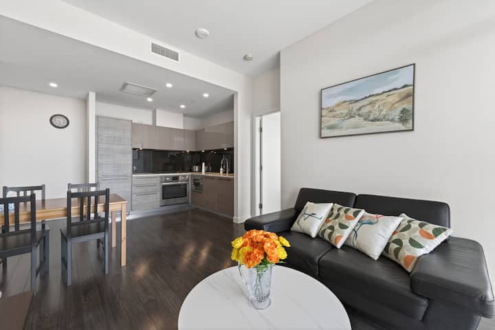 Stylish 2b+2b Condo/metrotown - Burnaby