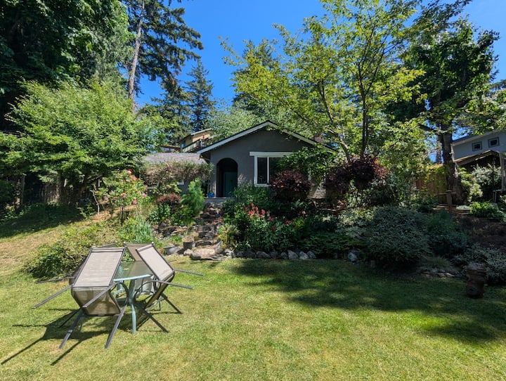 Snugsurprise - Beautiful Cottage In Snug Cove - Bowen Island