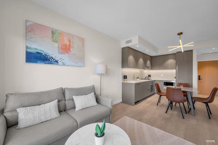 Modern & Bright 1b1b Condo | Perfect For Couples - Richmond