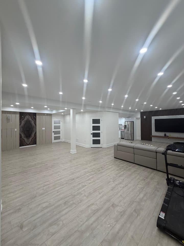 Oakville, Ontario Basement Apartment - Oakville