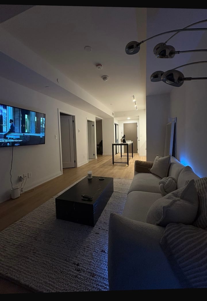 1 Bedroom+ Den Apartment - Mississauga