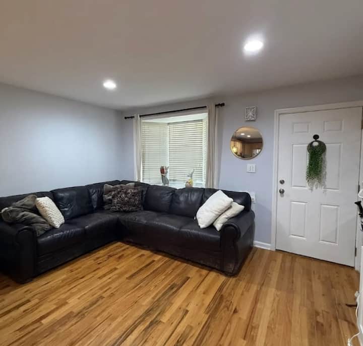 Ground-floor Oasis: Large, Private & Mins To Nyc - Jersey City, NJ