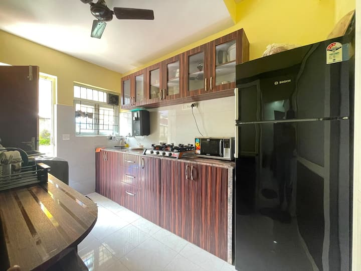 Full kitchen image 1
