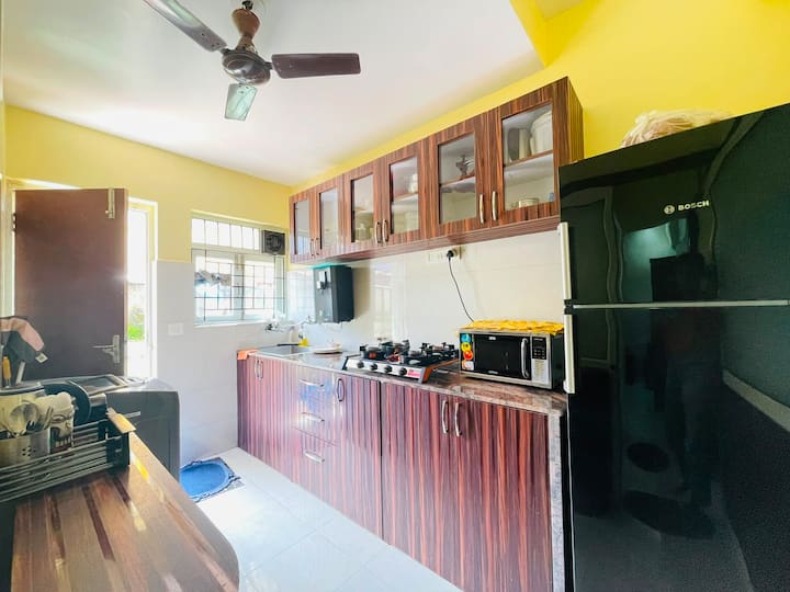 Full kitchen image 2