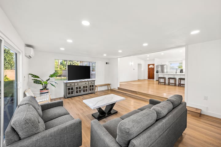 The Pine House | Quiet Family Getaway|west Covina - Azusa, CA