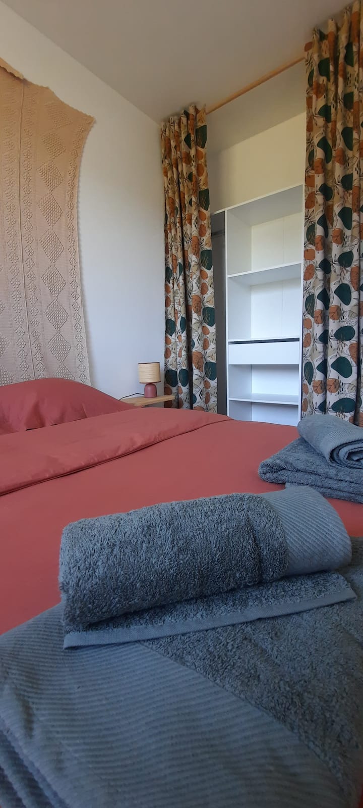 Une chambre confortable et paisible
