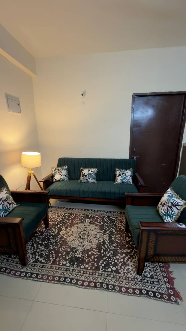 Cozy Comfort Stay| 2 Bhk | Near Amrita Hospital - Faridabad