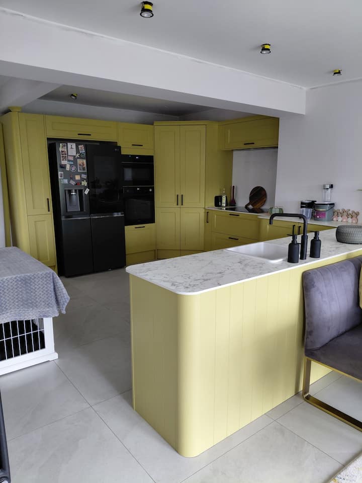 House Sleeps 2 With Hot Tub And Garden - Portsmouth