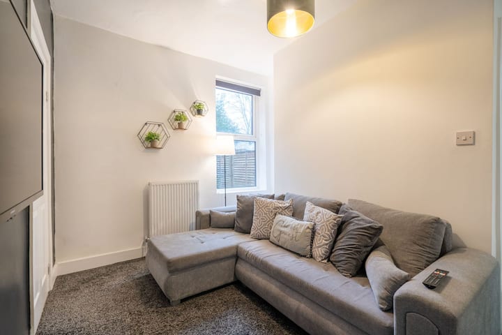 Long Stays, Sleep Upto 10 (7 Separately) 4 Bedroom - Rotherham