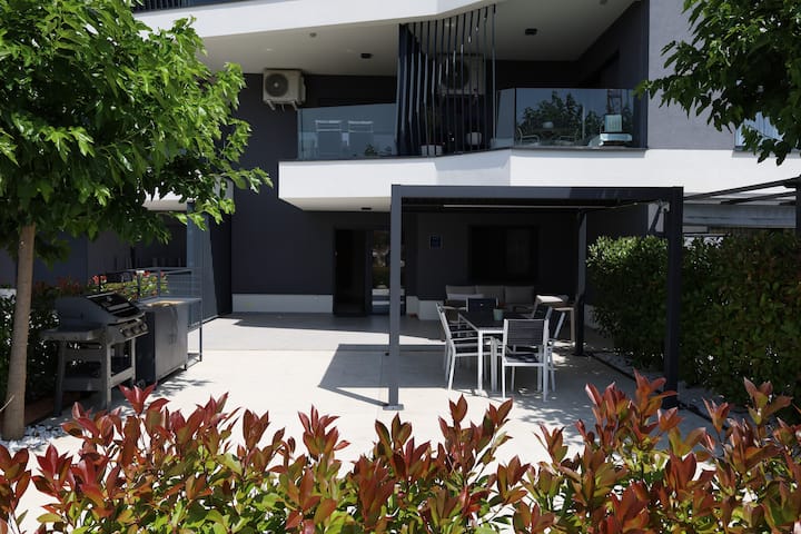 Patty Novi Apartman 650m Od Mora S Velikom Terasom - Umag