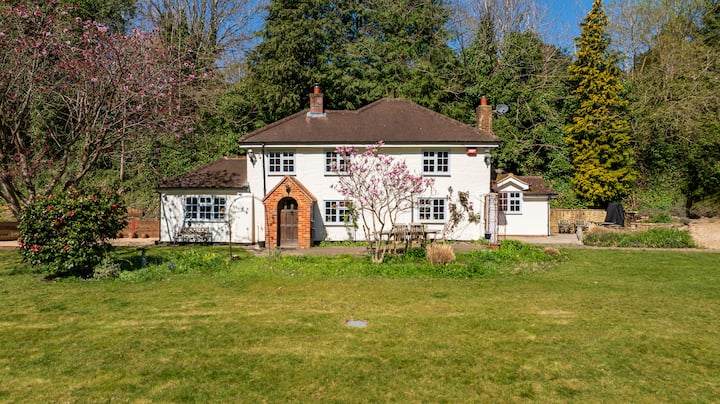 18th Century Cottage In Farnham, Large Garden - Farnham
