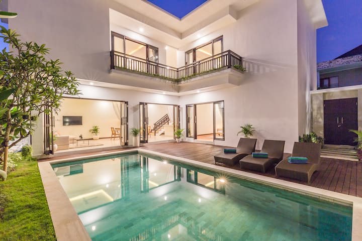 3br Villa Private Pool-enclosed Living In Seminyak - Kuta
