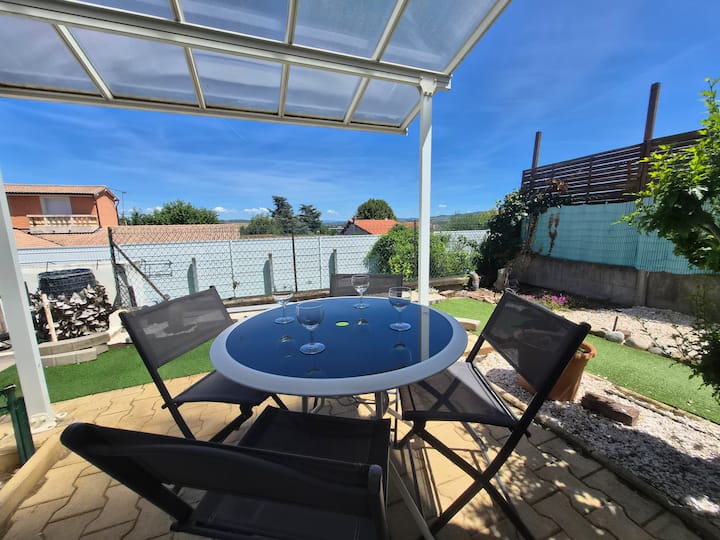 Terrasse Vue Montagnes • Clim • Parking • 4 Pers - Cournon-d'Auvergne