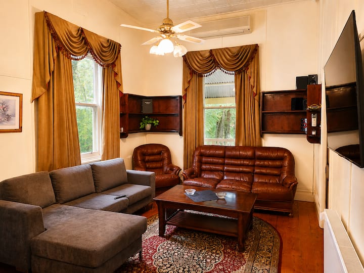 Jessica's Cottage With River Views | Sleeps 8 - Mount Baw Baw