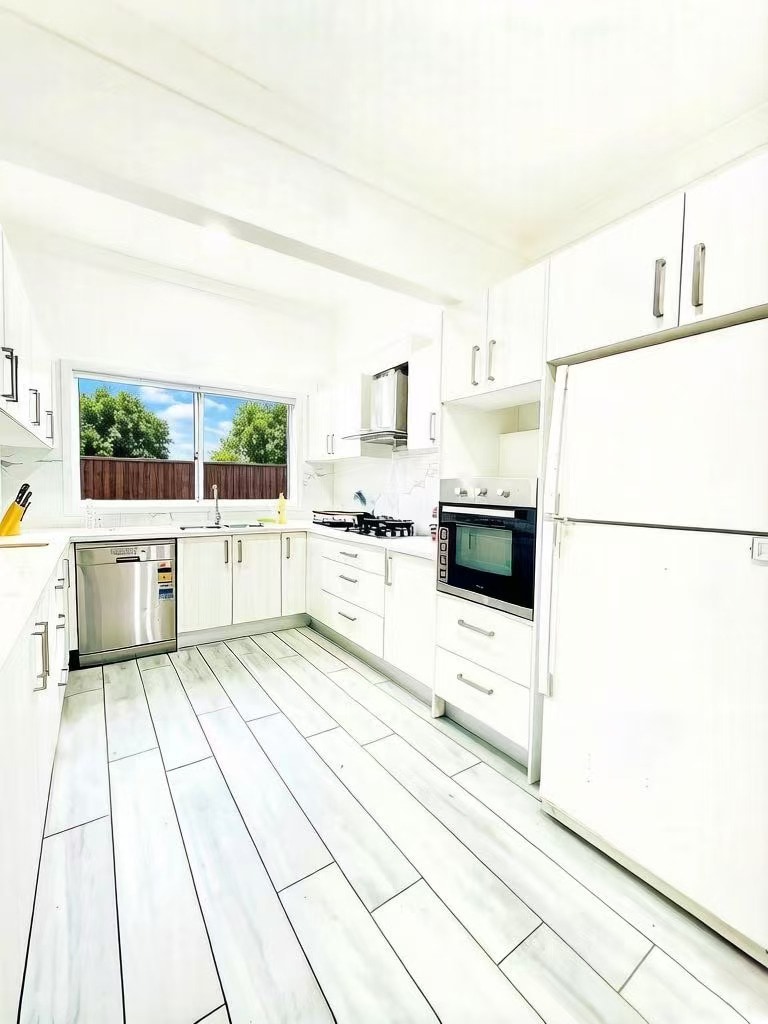 Simple Sunny Room
