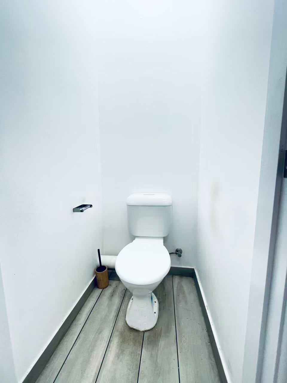 Simple Sunny Room