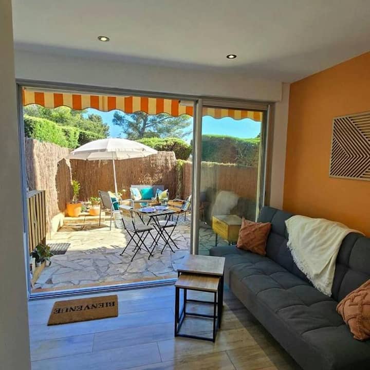Apparemment 4 Personnes - La Ciotat