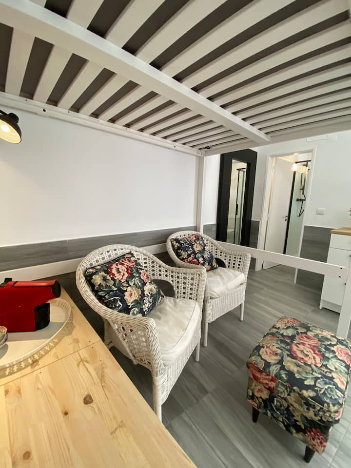 Studio & Patio In The Historic Center South Lisbon - Costa da Caparica