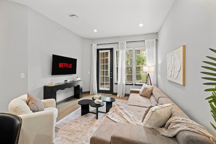 Luxury 1 Br King Bed | Pool+gym+parking+game Room - Roanoke, TX