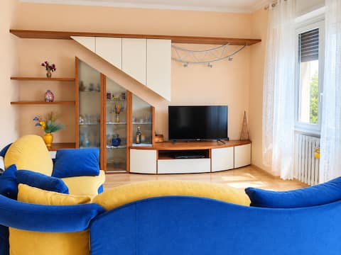 Airbnb con migliori performance: Sole & Luna – Charming & Colorful Home Arona a Arona
