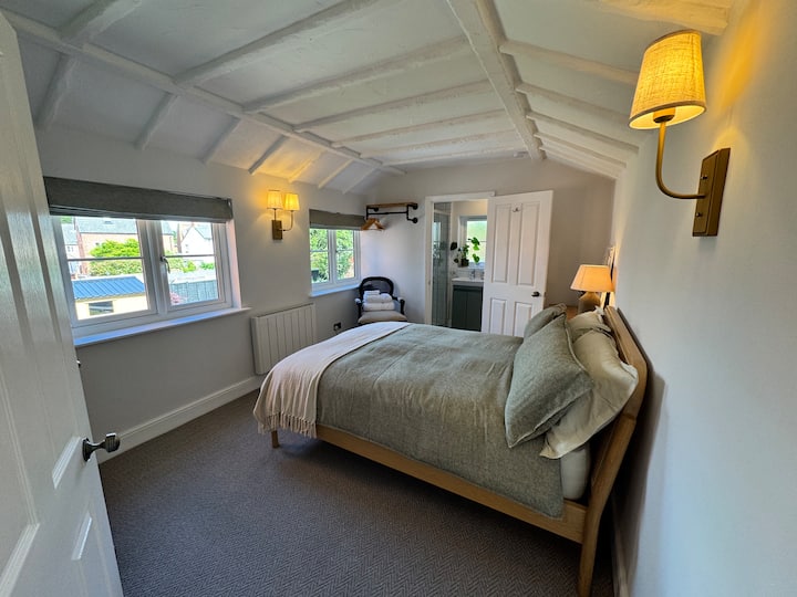 The Old Coach House - Your Home Away From Home - Bromsgrove