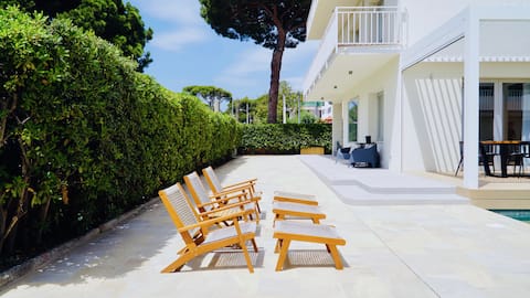 Modern villa | pool | at beach | close 2 Barcelona