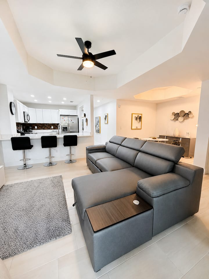 Your Second Home Near To The Beach. - Cape Coral, FL