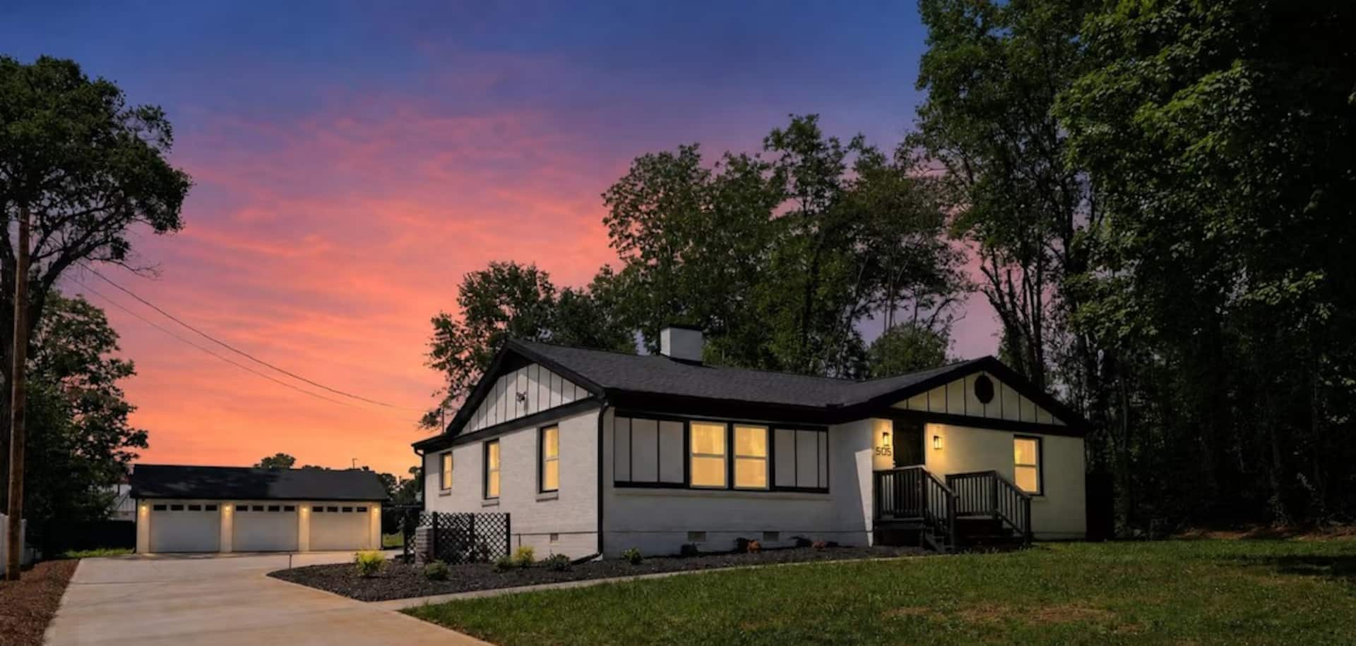 3BR - 2K/1Q beds, Game Room, Firepit, EV charger