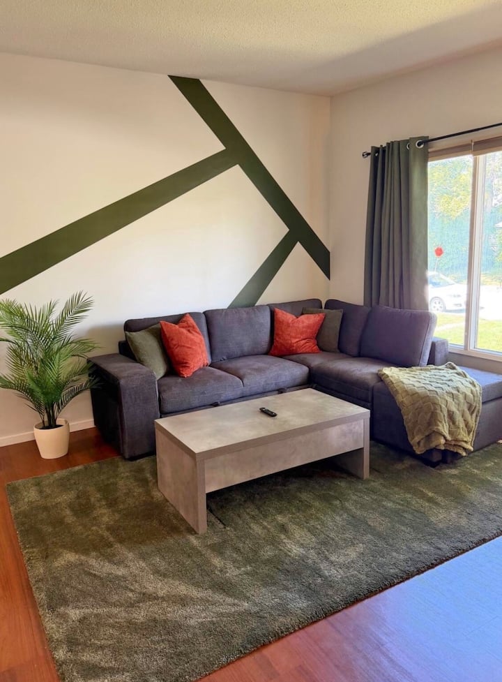 Central Cozy 2br Stay Near Downtown & Zoo - Calgary