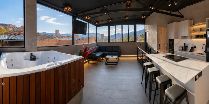 Casa Bonita | Pvt Terrace & Jacuzzi | Ac | Kingbed - Medellín, Colombia
