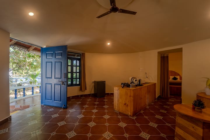 Full kitchen image 2
