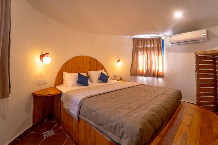 Bedroom 1 image 2