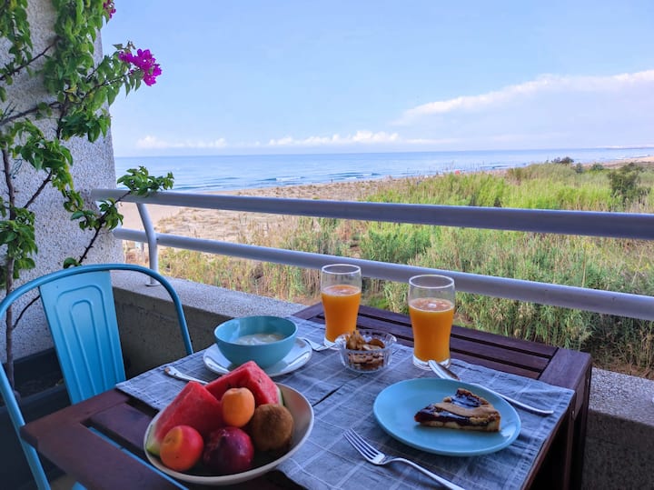 Beachfront Apartment With Sea-view Terrace - Coma-ruga